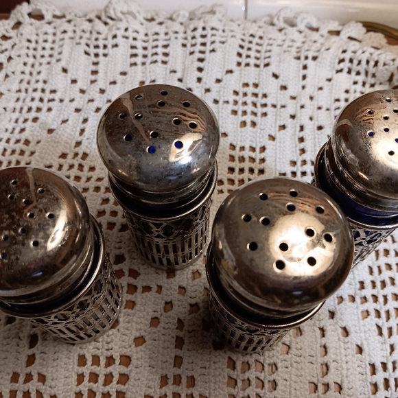 Silver plated salt & pepper shakers set - Picture 2 of 3